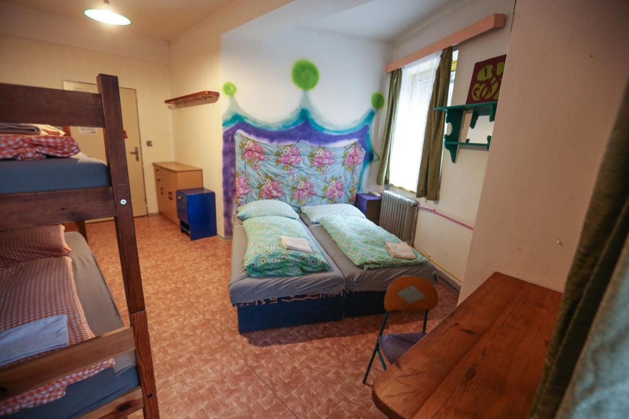 Hostel Klondike Pec pod Snezkou Esterno foto